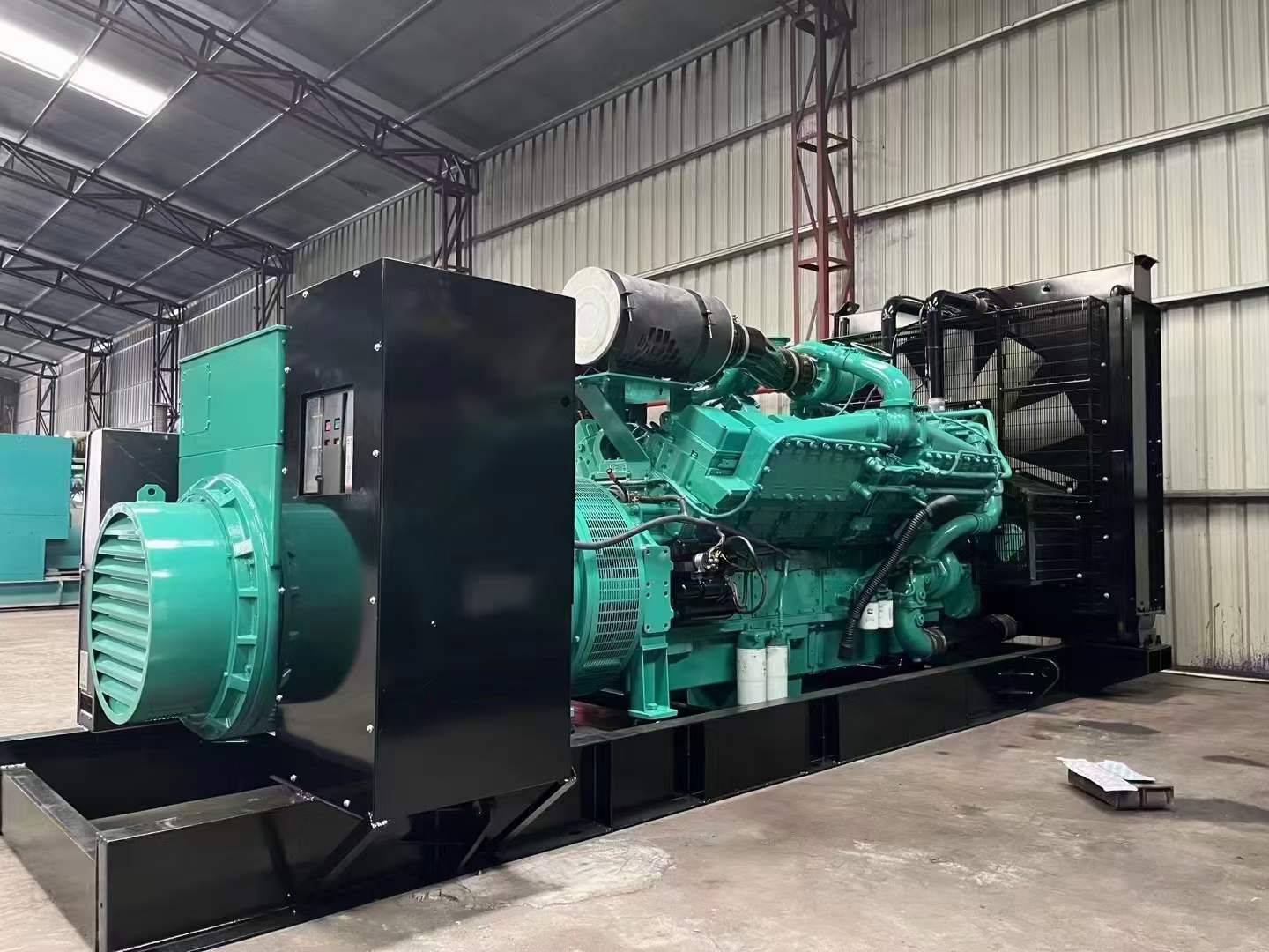 万源如何降低 800kW 柴油发电机输出电流的波动？
