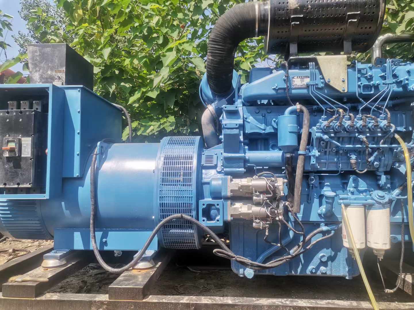 万源详细说明降低 800kW 柴油发电机输出电流波动的方法